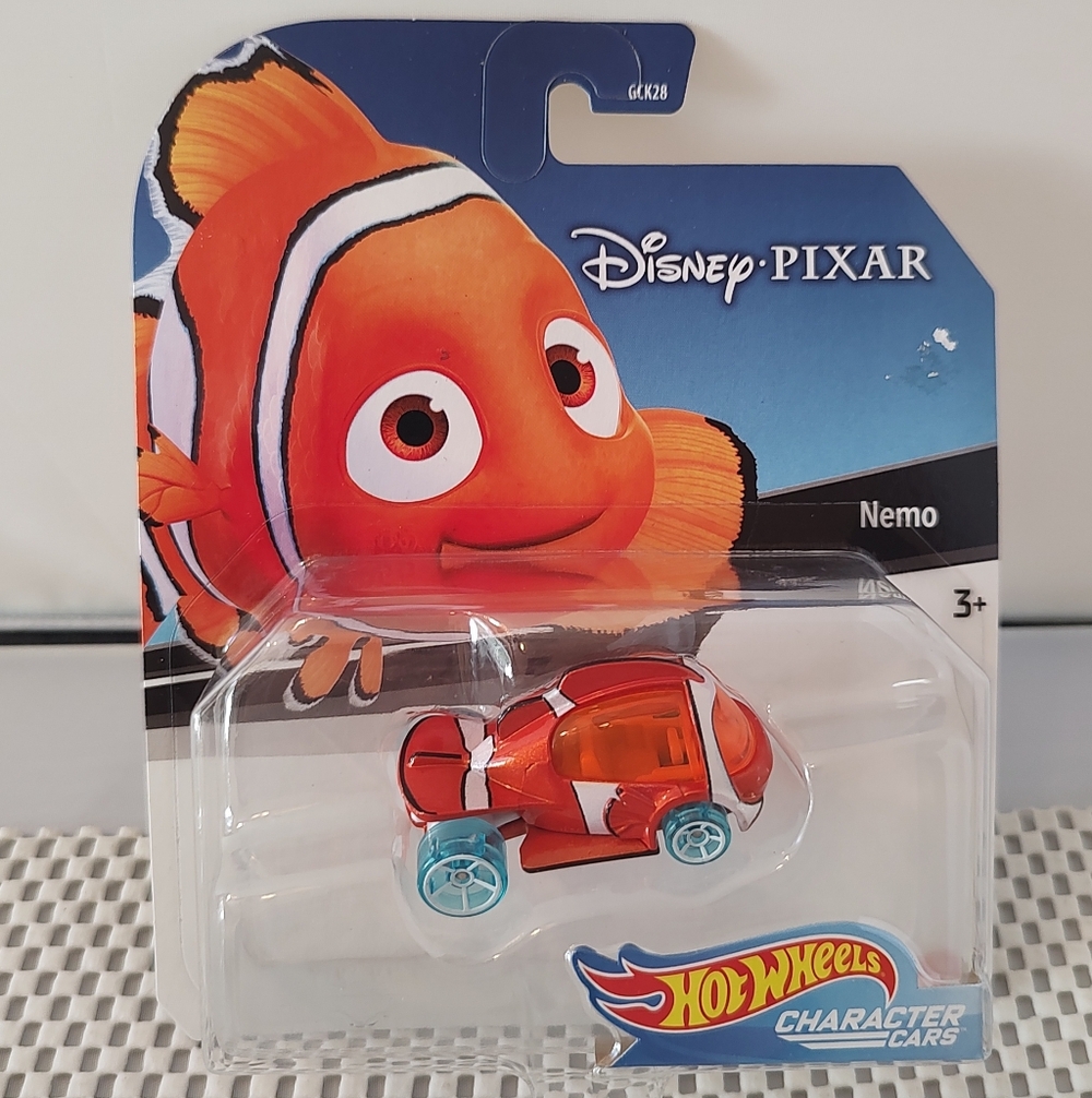 Hot Wheels Disney Nemo Car NWT Character Cars Disney Pixar Finding Nemo